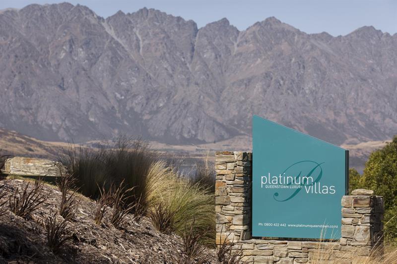 Platinum Queenstown Bagian luar foto